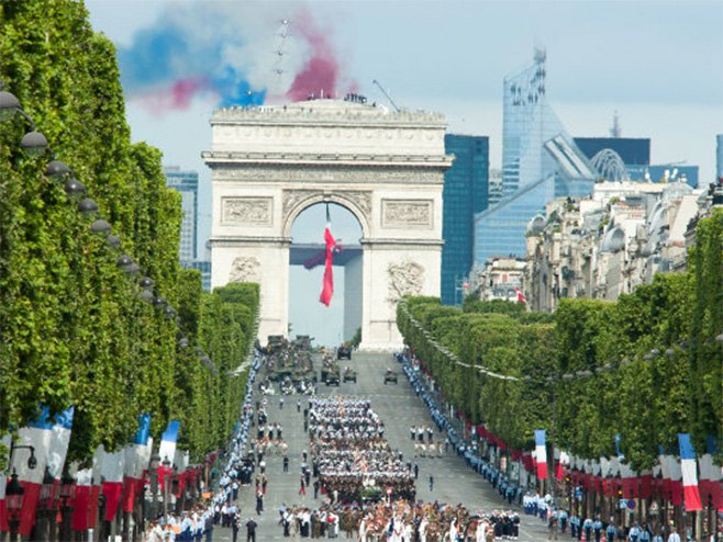 Војна парада у Француској (Фото: parisinfo.com / DR) - 