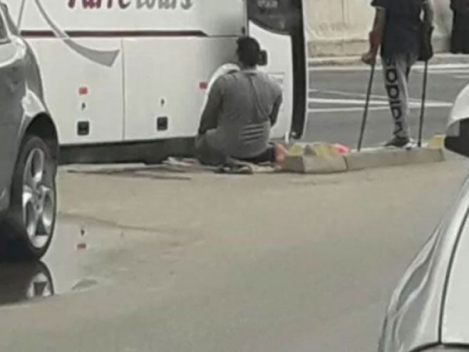 Арапин клањао насред пута у Травнику - Фото: илустрација
