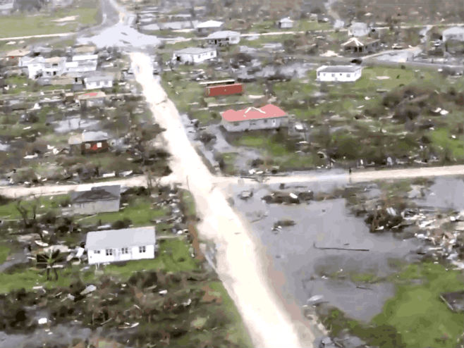 Острво Барбуда уништио ураган "Ирма" - Фото: Screenshot