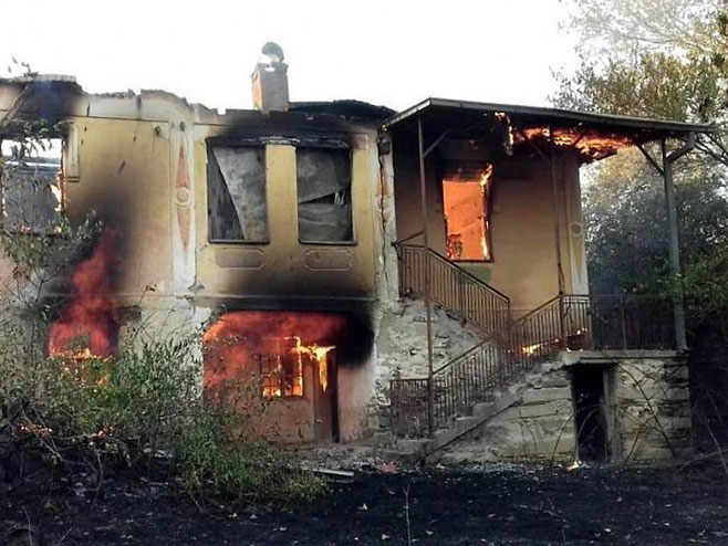 Пожар у селу Бублица код Прокупља (фото:Lj.M.) - 