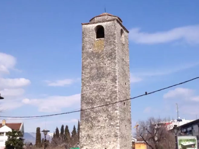 Уклоњен крст са Шахат куле - Фото: Screenshot/YouTube