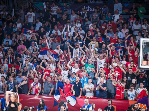 Дио атмосфере на утакмици Србија - Словенија (Фото: MN Press) 
