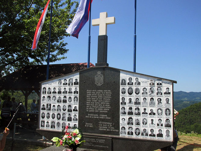 Сребреница - Споменик у Залазју - Фото: СРНА