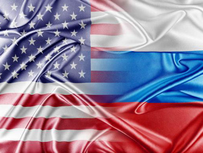 Американци скинули руске заставе; Руси: Хитно их вратите! - Фото: TANJUG, REUTERS, AFP, BETA