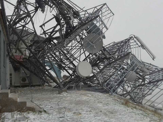 Лебршник: Вјетар срушио стуб са антенским системима - Фото: РТРС