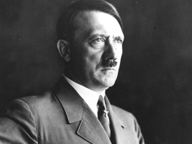 Адолф Хитлер  (Фото: biography.com) - 