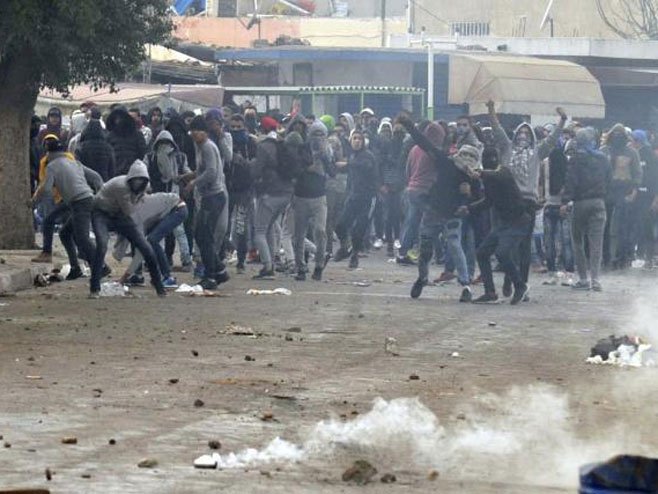 Хаос на улицама Туниса - Фото: ТАНЈУГ