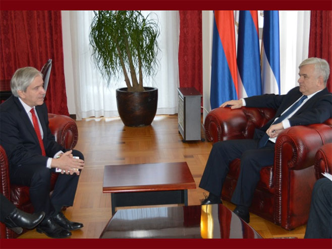 Недељко Чубриловић са амбасадором Француске у БиХ (фото:narodnaskupstinars.net) - Фото: РТРС