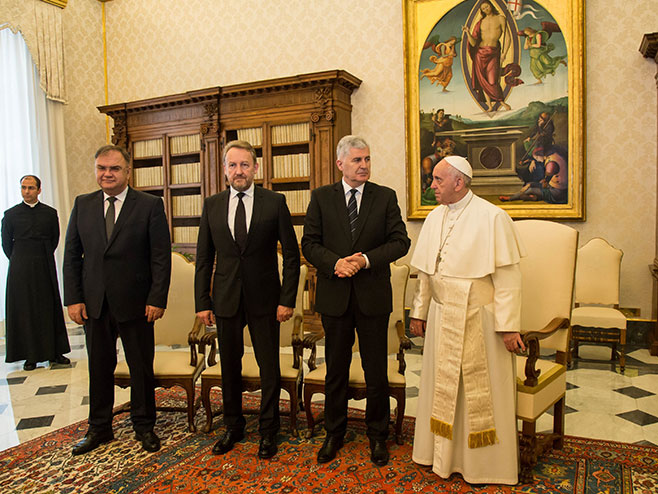 Чалнови Предсједништва са папом Фрањом(фото:predsjednistvobih.ba) - 