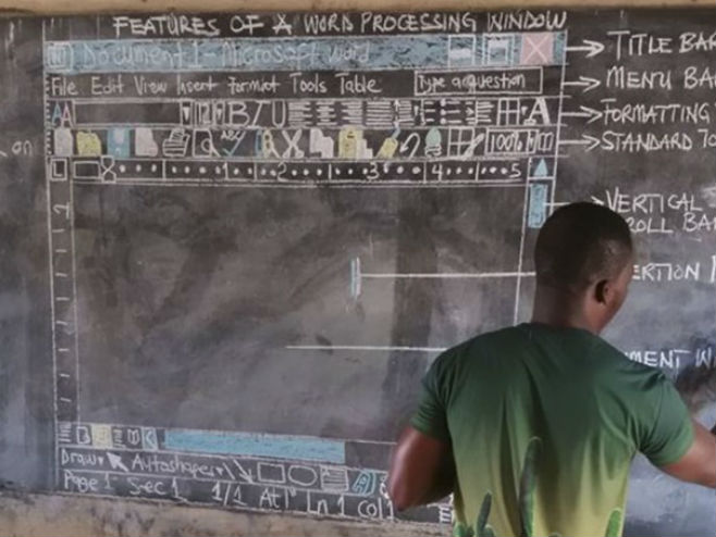 Гана: Предаје информатику без компјутера (Фото: Фејсбук) - 