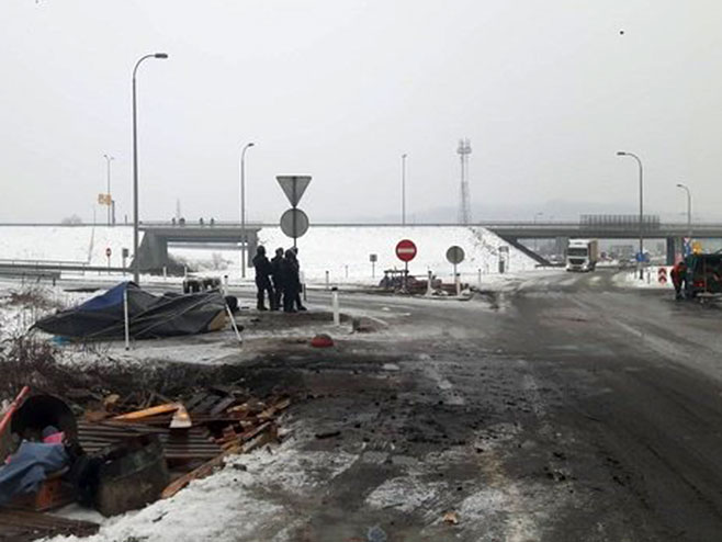 Полиција деблокирала петљу Шићки брод - Фото: klix.ba