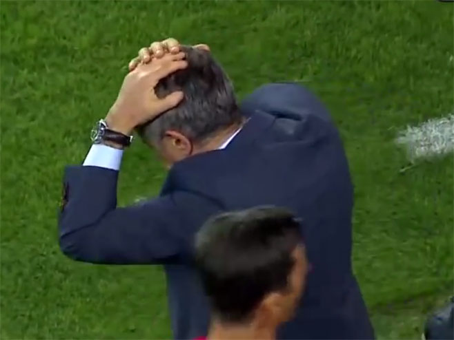 Прекинут турски дерби у Купу, тренер погођен у главу - Фото: Screenshot/YouTube