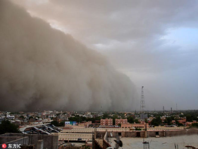 Пјешчана олуја у Индији (Фото: ecns.cn) - 