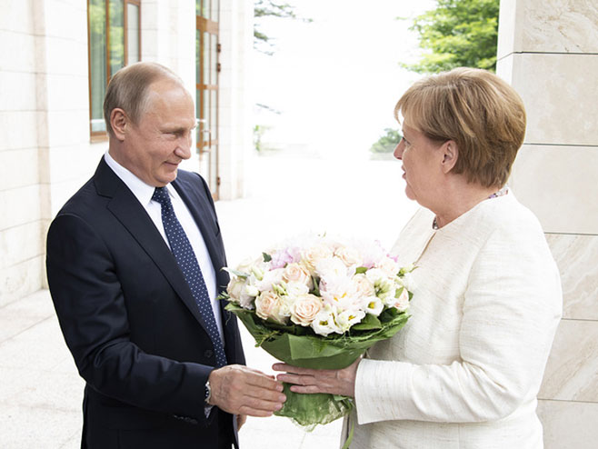 Владимир Путин и Ангела Меркел (Фото: tass.com) - 