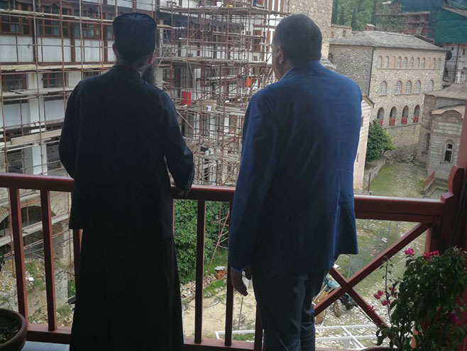 Dodik u posjeti Hilandaru (Foto: RTRS)