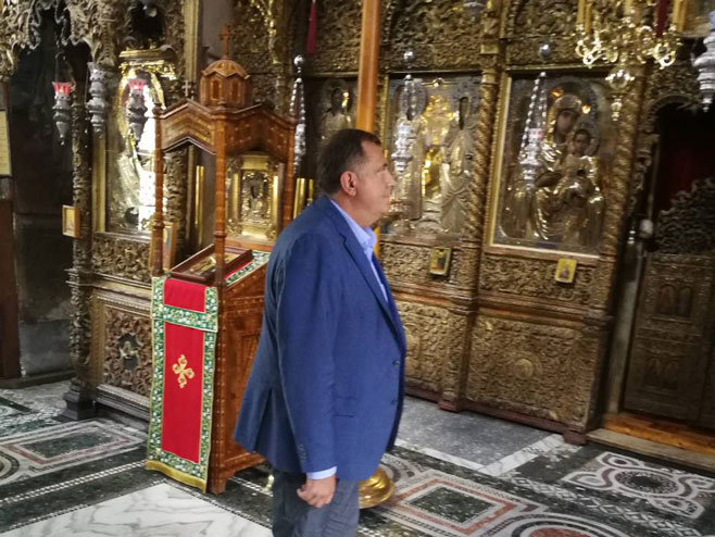 Dodik u posjeti Hilandaru (Foto: RTRS)