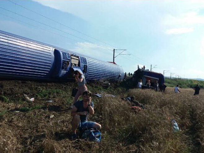 Турска -  несрећа воза (Фото: twitter.com) - 