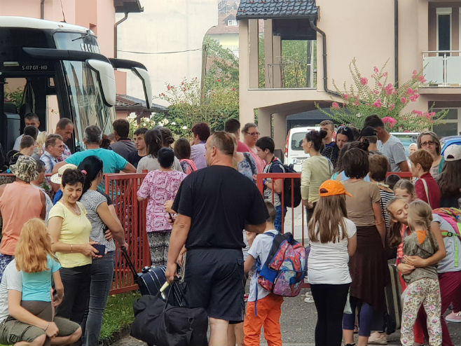 Дјеца из Добоја отпутовала у Бечиће - Фото: СРНА