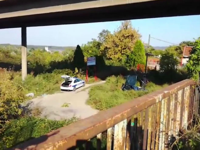 Аутомобил слетио с Панчевачког моста - Фото: Screenshot