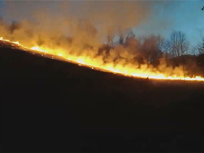 Ватрогасци угасили пожар у насељу Старцевица (Фото:Srpskainfo) - 
