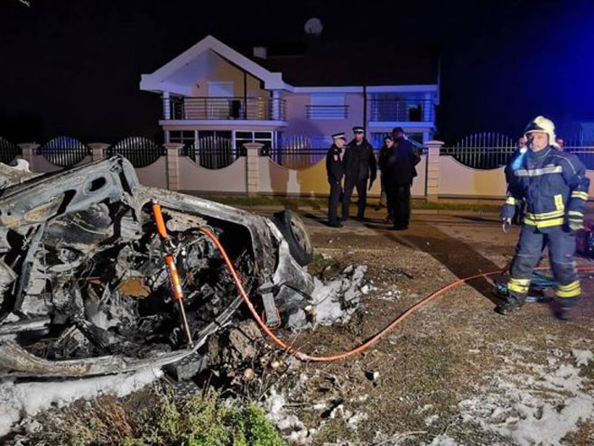 Аутомобилом слетио с коловоза и погинуо, аутомобил изгорио (Фото:atvbl.com) - 