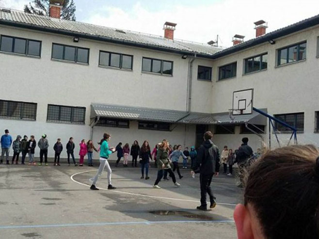 Школа у Великој Кладуши - Фото: nezavisne novine
