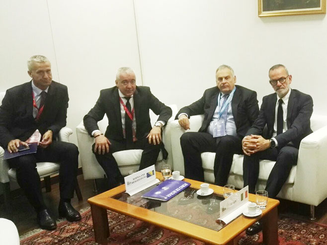 Ћулум са руководиоцима Директората за борбу против тероризма Полиције Италије - 
