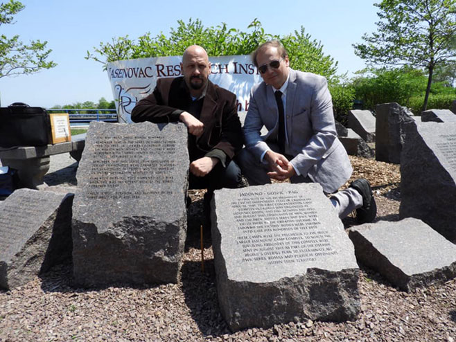 Данијел Симић и Бери Дамјановић на откривању Спомен камена у Бруклину, САД (фото: Дани Новак) - 