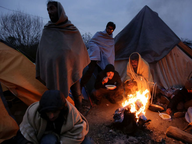 Мигранти (Фото: AP Photo / Amel Emric) - 