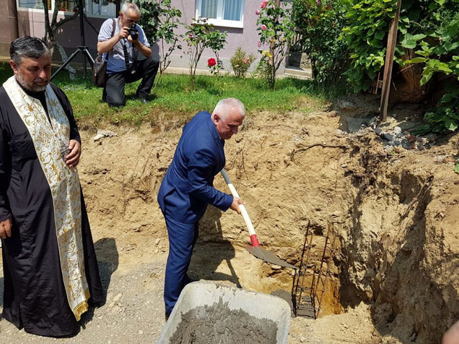 К.Митровица: Арлов положио акмен темељац за дневни центар (Фото: Радио Косовска Митровица) - 