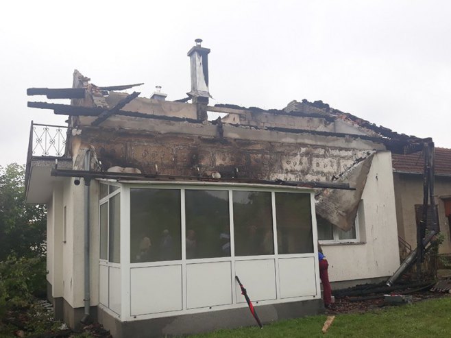 Удар грома запалио кућу у Лопарама (Фото: S.R.Mrkonjić/RAS Srbija) - 