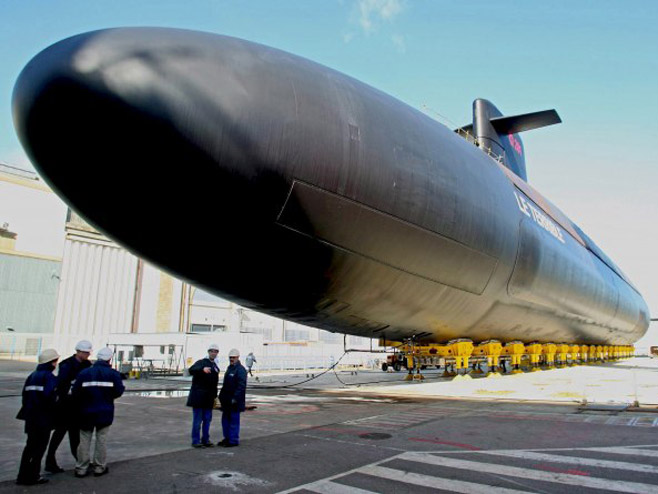 Подморница  (Фото:MAXPPP/JEAN YVES DESFOUX) - 