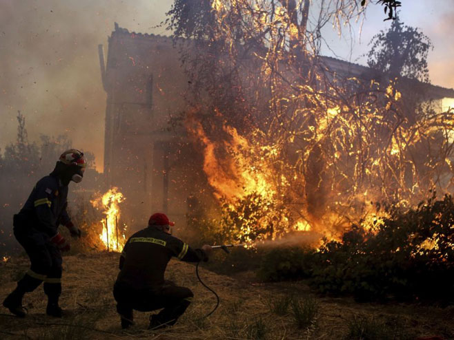 Пожари широм Грчке (фото: AP Photo / Dimitris Kapadais) - 