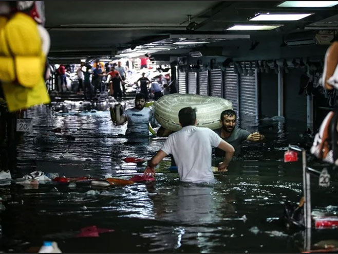 Поплављен базар у Инстанбулу (Фото:www.rte.ie) - 