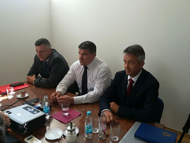 Чланови парламентарне делегације БиХ са Зораном Галићем - Фото: СРНА
