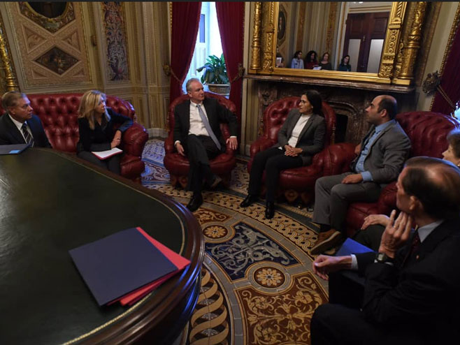 Илхам Ахмед ( у средини) у америчком Конгресу (фото:hawarnews.com) - 