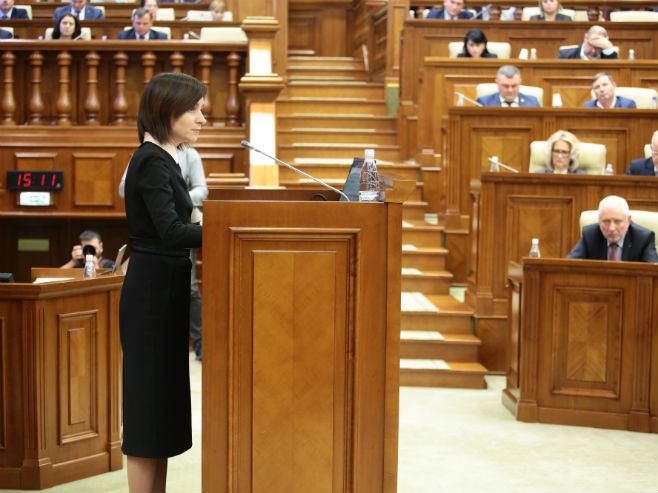 Премијерка Маја Санду у парламенту (Фото: oficial.md) - 