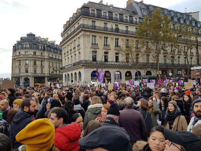 Протести против злостављања жена у Француској (фото:@lilly_44) - Фото: Тwitter