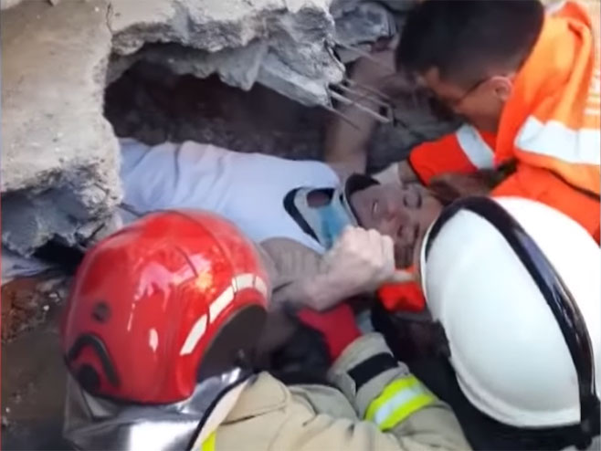 Албанија: Пронађен жив у рушевинама - Фото: Screenshot/YouTube
