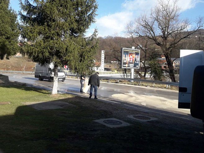 Преврнула се цистерна у Карановцу - Фото: nezavisne novine