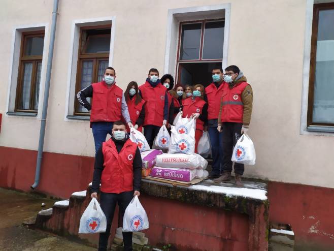 Волонтери Црвеног крста Градишка (фото: radiogradiska.com) - 