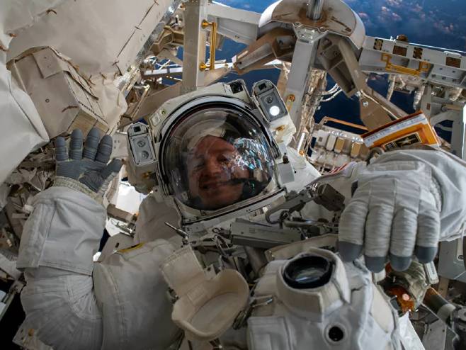 Астронаут (фото: NASA) - 