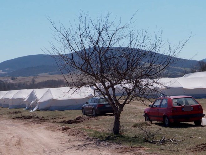 Мигрантски центар у селу Липа (фото:N1) - 