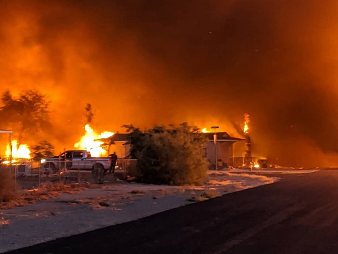 Пожари у Калифорнији (Фото: Twitter @EshreveAZ) - 