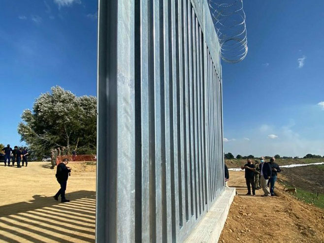 Грци подижу гигантску ограду на граници - Фото: Тwitter