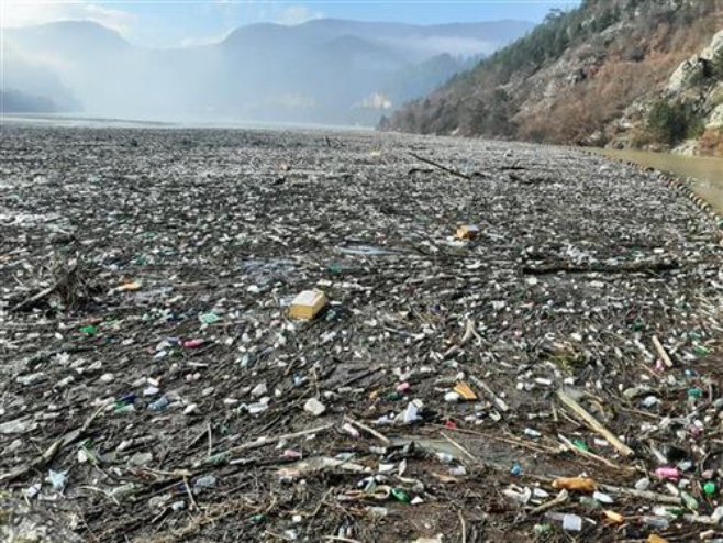 Плутајући отпад, Вишеград - Фото: СРНА