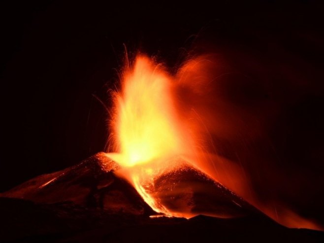 Ерупција вулкана (Фото: EPA-EFE/ORIETTA SCARDINO, илустрација) - 