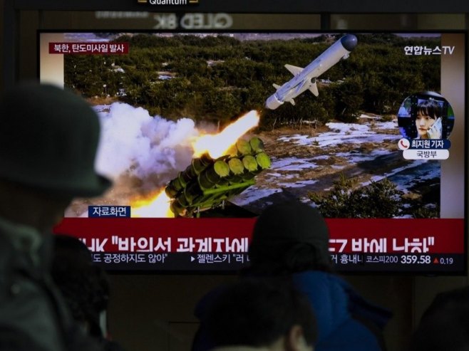 Пјонгјанг испалио три балистичке ракете (Фото: EPA/JEON HEON-KYUN) - 