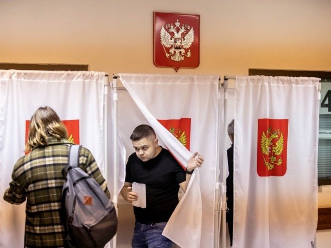 Избори у Русији (Фото: EPA-EFE/DUMITRU DORU) - 