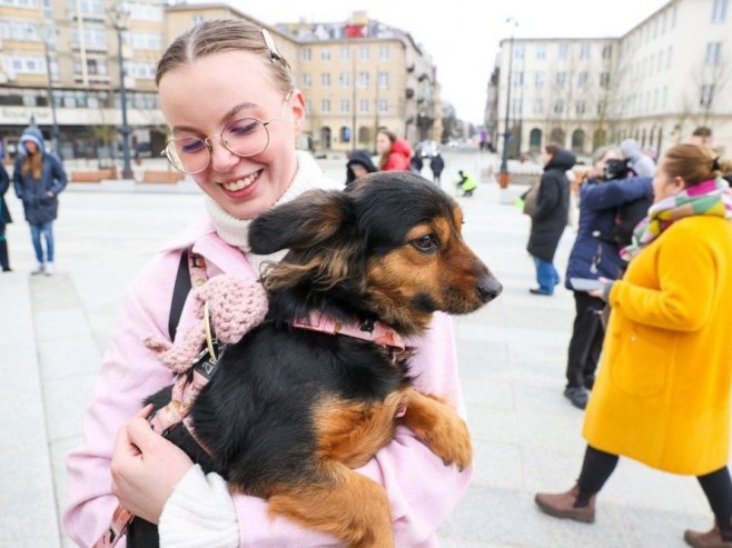 Пас и власница (Фото: EPA/Marian Zubrzycki POLAND OUT) - 